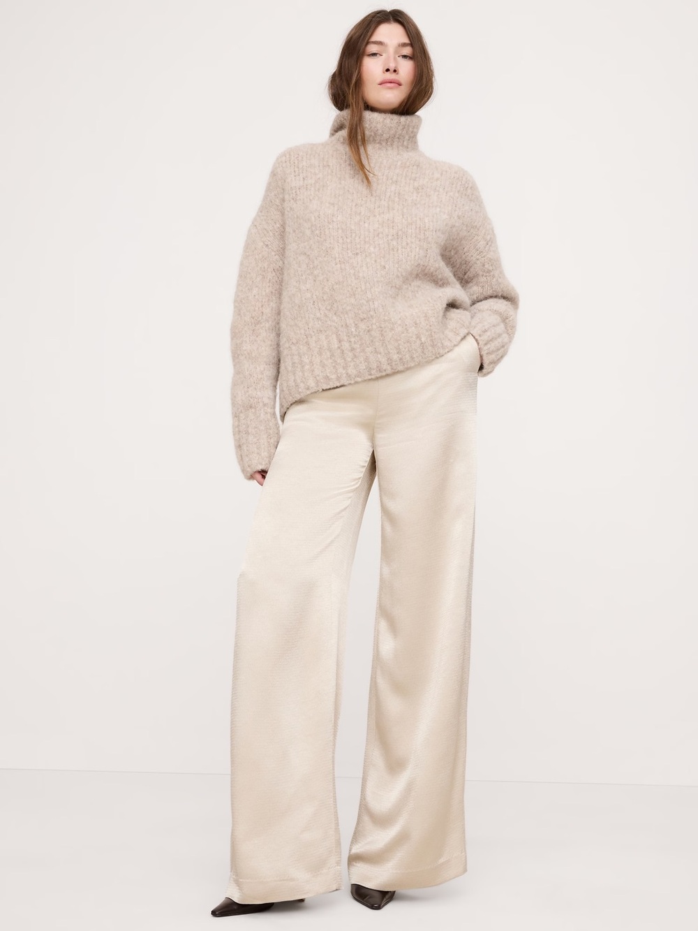 BANANA REPUBLIC • High-Rise Wide-Leg Hammered Satin Palazzo Pant in Champagne
